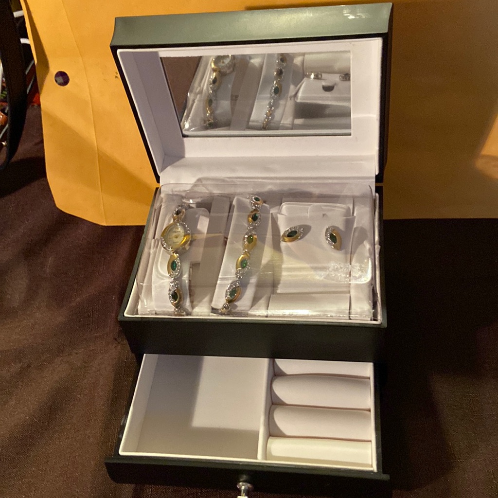 Vintage Jewelry 3 Piece Set With Jewelry Box Vintage Jewelry 3 Piece Set With Jewelry Box